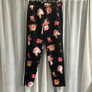 Black & Pink floral athleisure pant with strips on side - Brand: LoveFire Size M